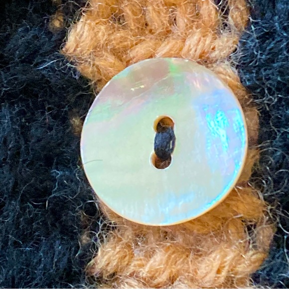 Vintage Chunky Hand Knit Classic Sweater Genuine Abalone Buttons❣️ - Picture 11 of 16